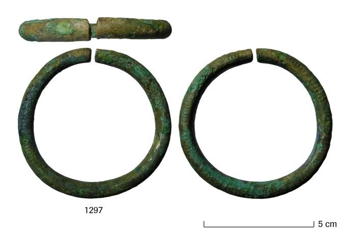 Afbeelding 4: de ringen; zijn het haarringen of oorbellen? Foto: ADC ArcheoProjecten